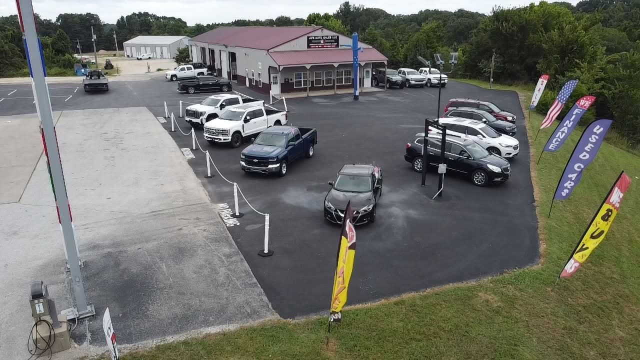 The JZ's Auto Sales lot on US-160 in Reeds Spring, MO